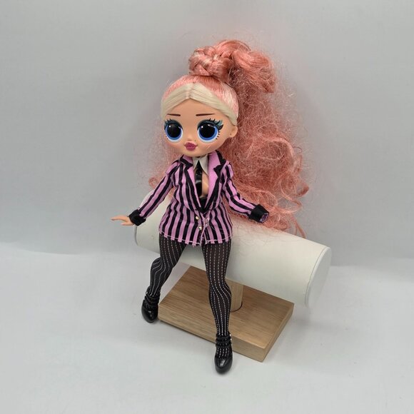 LOL Surprise OMG Winter Chill Big Wig Doll With Long Pink Hair & Black Striped O - Picture 1 of 8